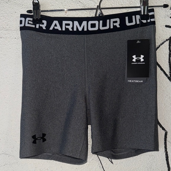 Under Armour Pants - Under Armour Charcoal Performance Shorts size small